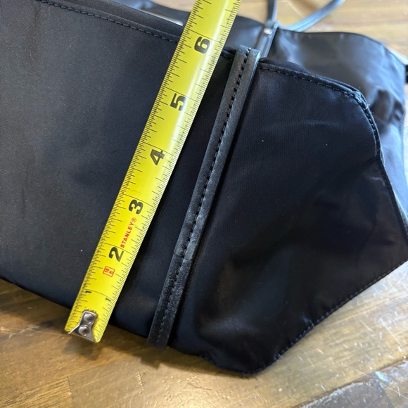 Tumi Black Nylon Travel Tote Cary On Voyager Everyday Top Zip Leather Logo - Picture 6 of 16